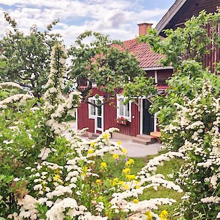 Cozy Home In Raettvik With Kitchen Bagian luar foto