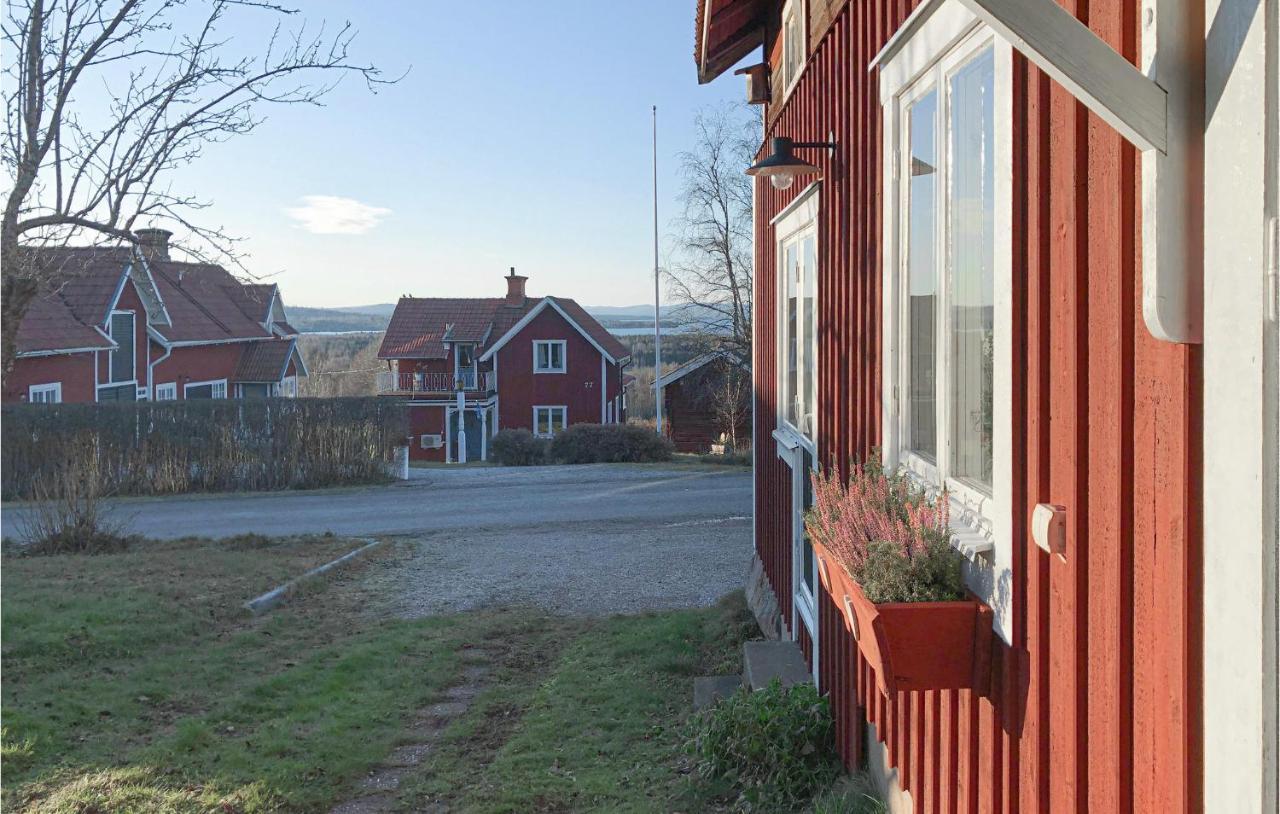 Cozy Home In Raettvik With Kitchen Bagian luar foto