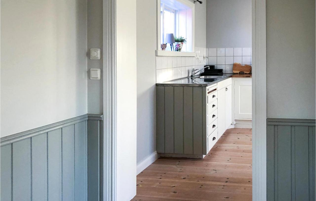 Cozy Home In Raettvik With Kitchen Bagian luar foto