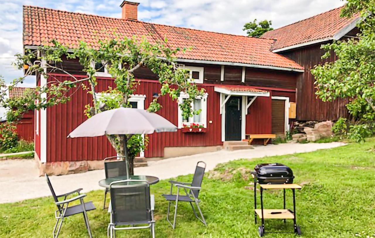 Cozy Home In Raettvik With Kitchen Bagian luar foto